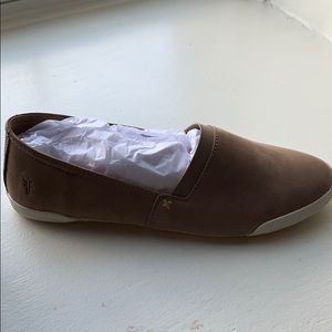 *NWT* Melanie Slip On, Dark Taupe, 7.5M FRYE shoes
